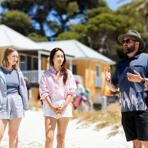 Visitors experiencing the Dooga Waalitj Healing Cultural Experiences